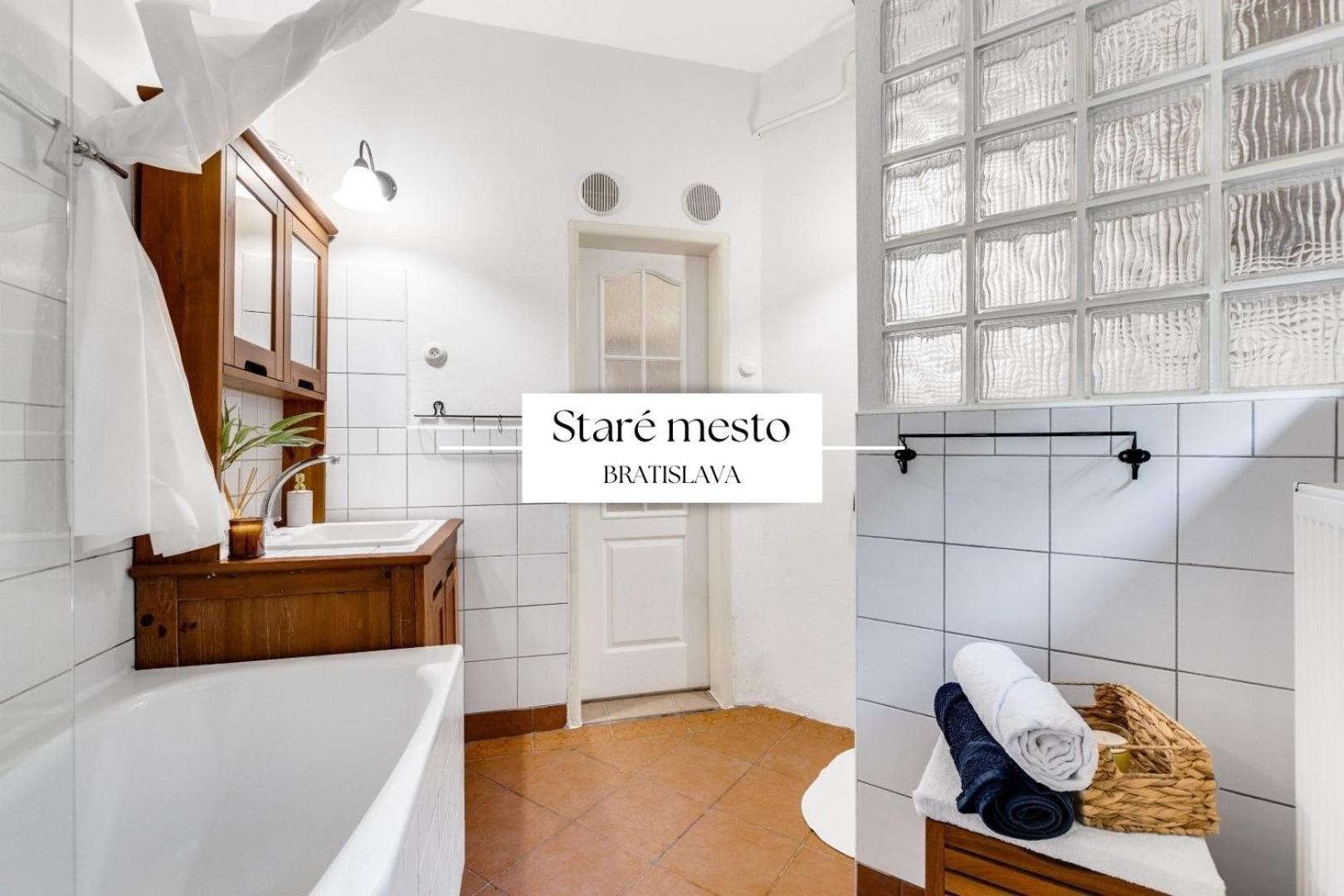 Stylish Historical Apartment + Backyard Bratislava Exterior photo
