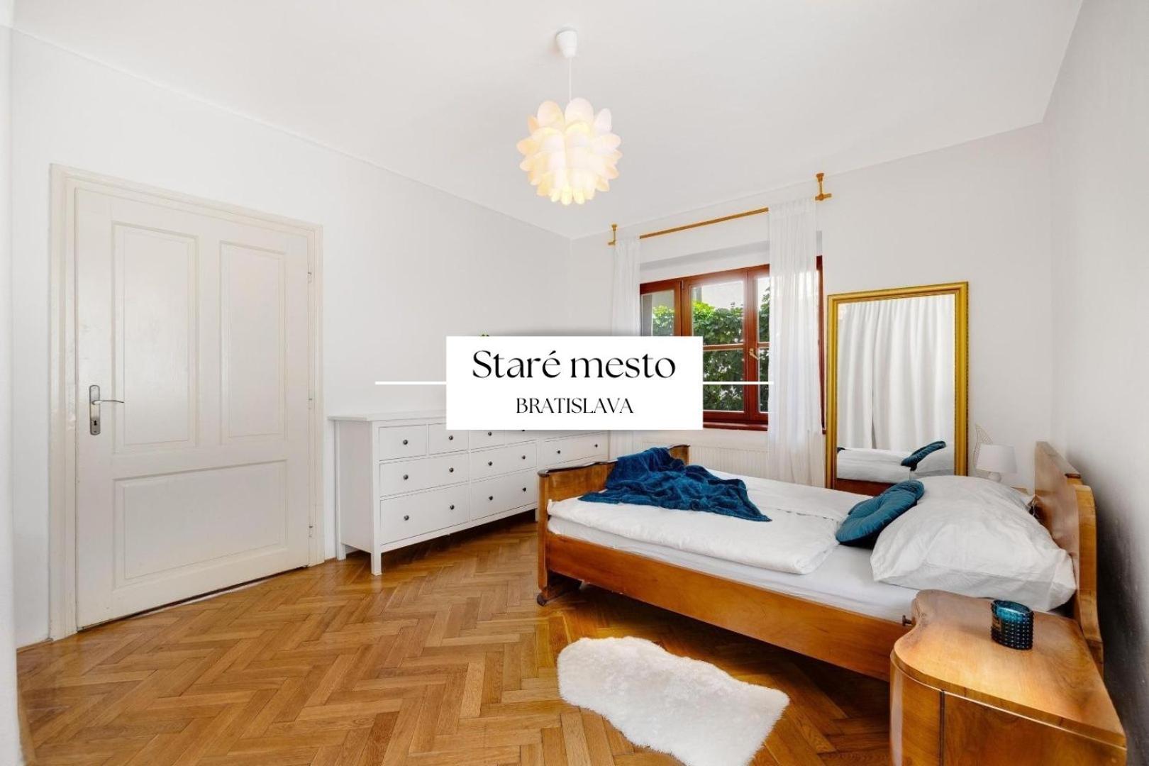 Stylish Historical Apartment + Backyard Bratislava Exterior photo