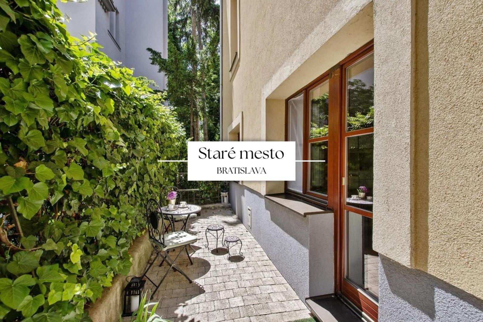 Stylish Historical Apartment + Backyard Bratislava Exterior photo